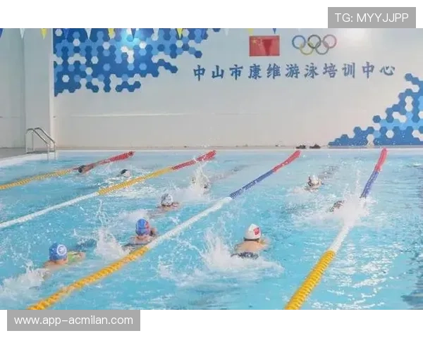 游泳少年以气势碾压晋级决赛