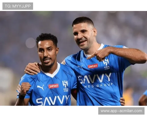 本泽马完成利雅得新月首训，与内马尔连线贡献进球